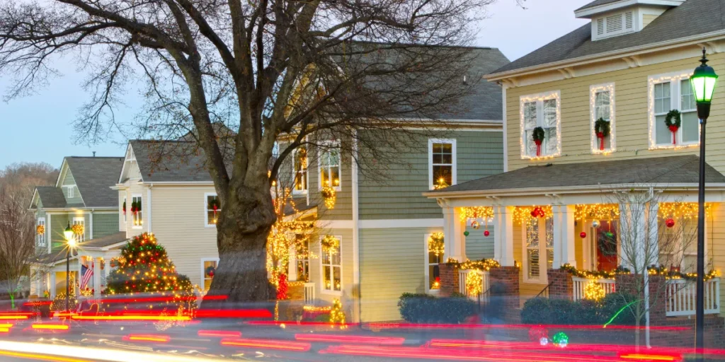 The Essentials of Outdoor Holiday Decorating